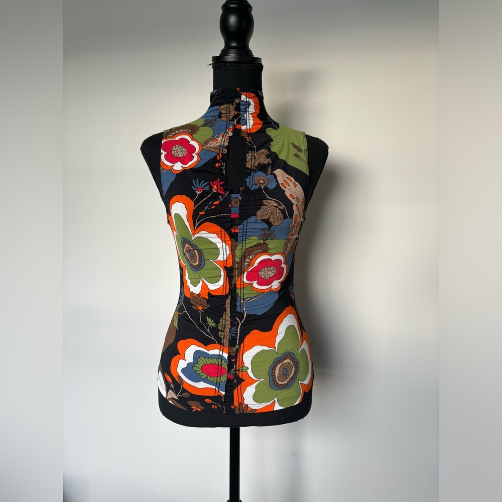 Unique Folk Art Pattern Nehru Collar
Women Sleeveless Shirt Band Collar S